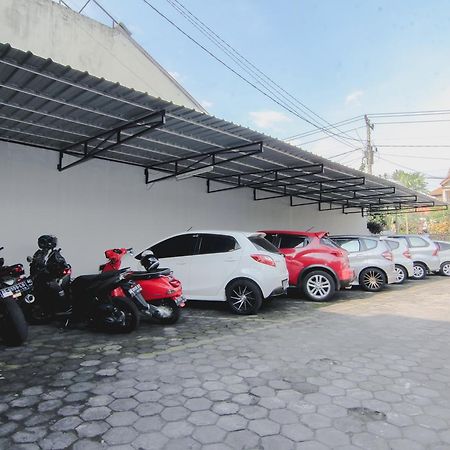 D'Paragon Pringwulung Maguwo Bagian luar foto