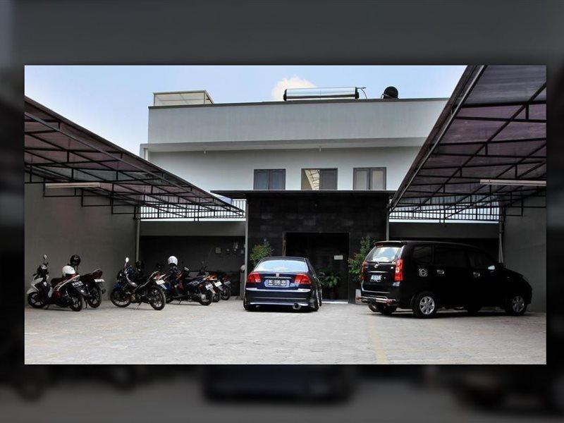 D'Paragon Pringwulung Maguwo Bagian luar foto
