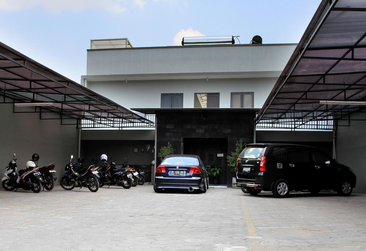 D'Paragon Pringwulung Maguwo Bagian luar foto