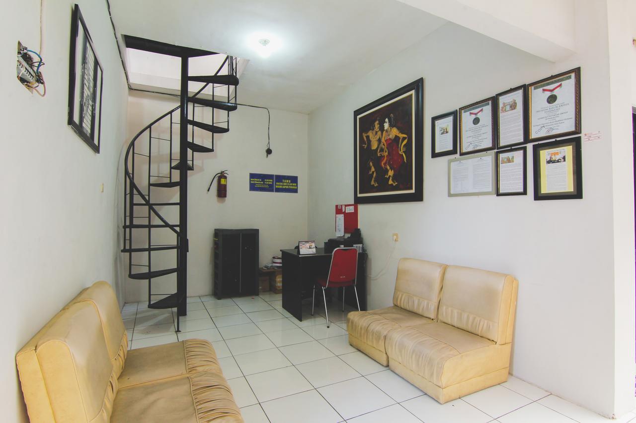 D'Paragon Pringwulung Maguwo Bagian luar foto